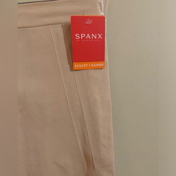 SPANX OnCore Sculpting High-Waisted Mid-Thigh Short - Picture 8 of 8